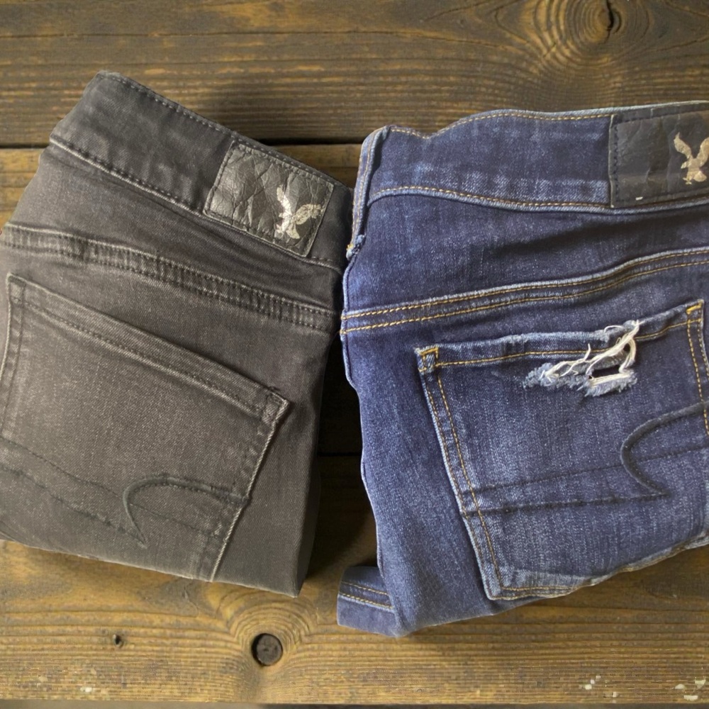 Bundle of 2 American Eagle jeggings in size 4 Short